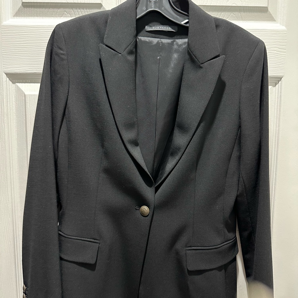 Elie Tahari Classic Black Blazer